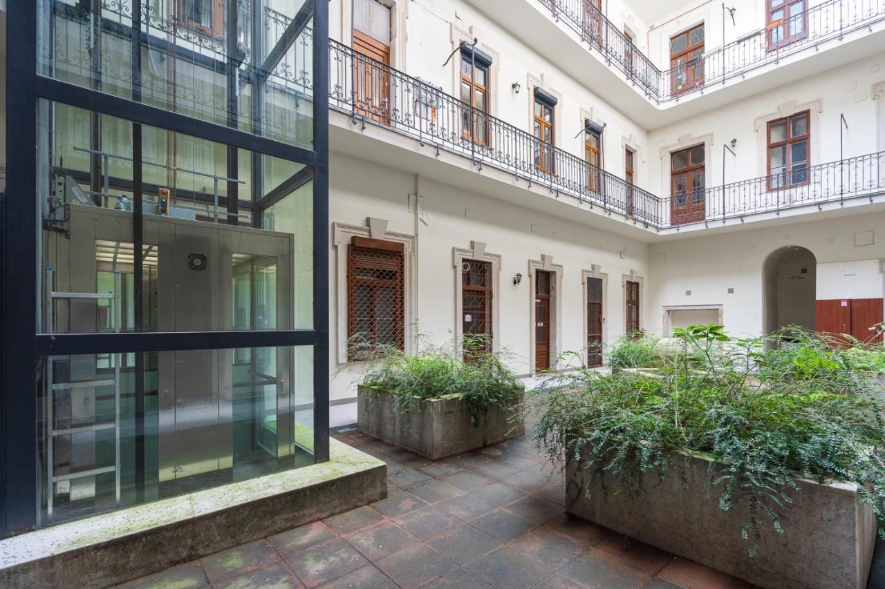 Luxury Peaceful Nest By The St Stephen's Basilica * Budapest